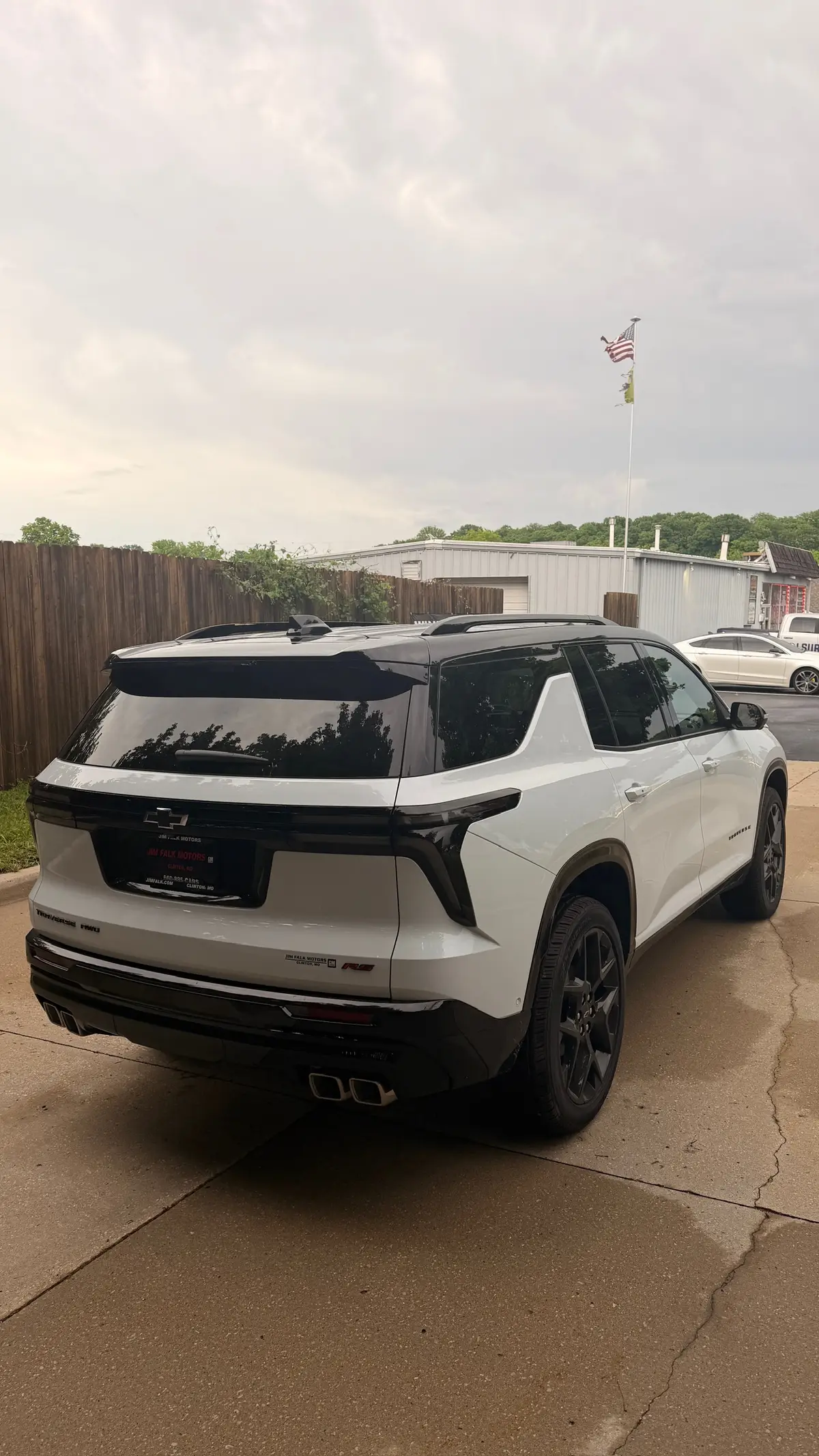 Chevrolet Traverse tuxedo wrap