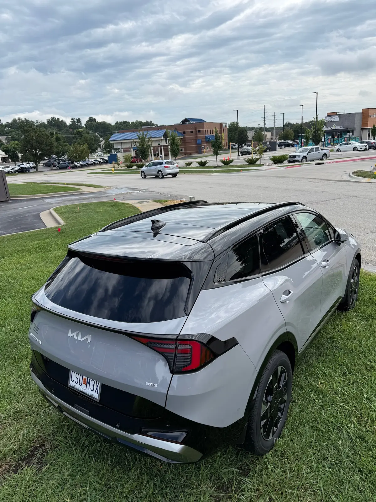 Kia Sportage tuxedo wrap